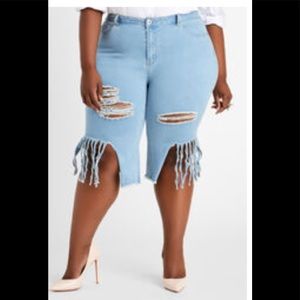 Stylish Brand New Fringe Bermuda shorts!!